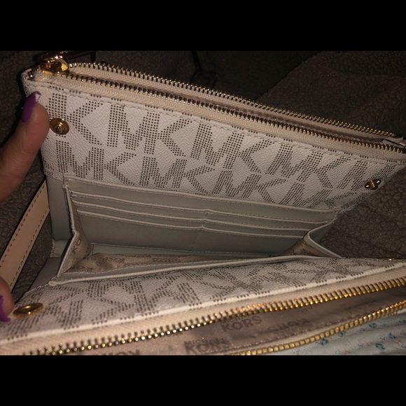 Michael Kors small crossbody purse - Picture 4 of 4